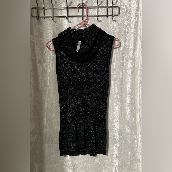 Sleeveless cowl neck pullover - Picture 1 of 2